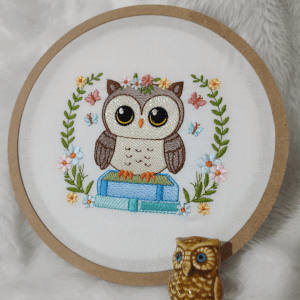 Coruja Estudante (Pontos Leves)