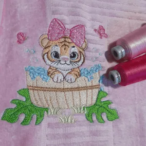 Matriz de bordado Tigresa Safari Tomando Banho (Pontos Leves) Matriz de bordado Tigresa Safari Tomando Banho (Pontos Leves)