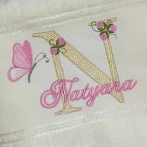 Matriz de bordado Monograma de Flores e Borboleta com Nome Letra N (Pontos Leves)