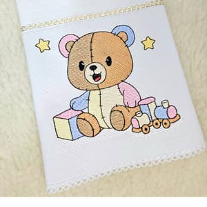 Ursinho em Patchwork com Brinquedos (Pontos Leves)