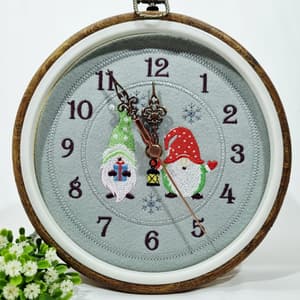 Relógio Gnomos de Natal (Projeto na Bordadeira)