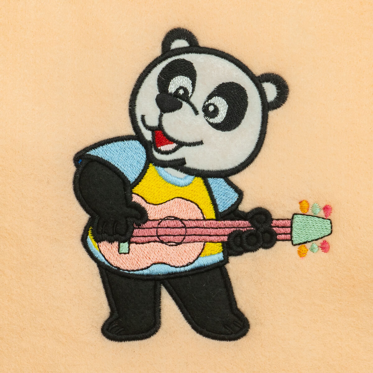 Matriz de Bordado  Ursinho Músico no Violão em Aplique