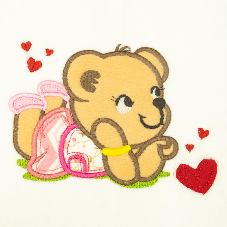 Matriz de Bordado  Ursinha Adorável em Aplique