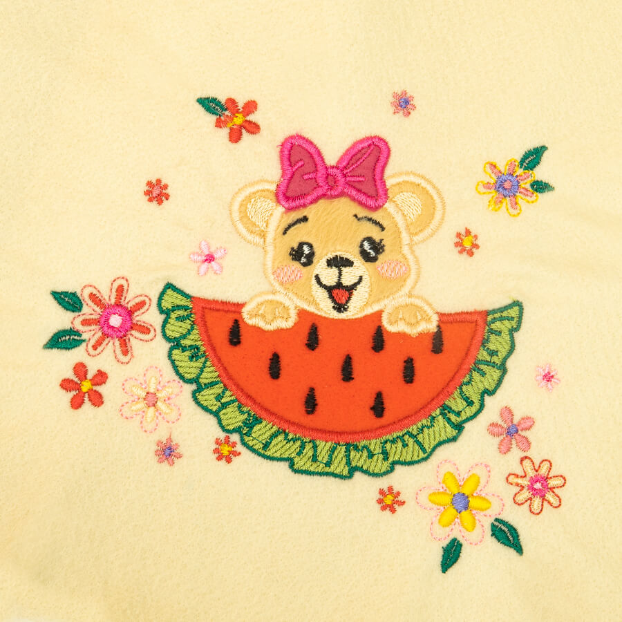 Matriz de Bordado  Ursinha Cute em Aplique